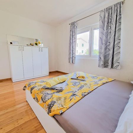 Ferienwohnung Flip - Flop Novalja Exterior foto